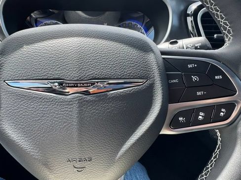New 2026 Chrysler Pacifica Select FWD image 27
