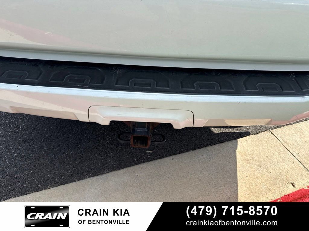 Used 2018 Toyota 4Runner SR5 AWD/4WD image 11