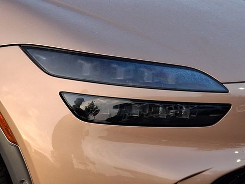 Certified 2023 Genesis GV60 Advanced AWD/4WD image 9