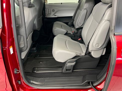 New 2026 Toyota Sienna XLE image 20