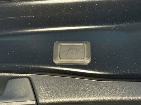 New 2025 Toyota RAV4 SE image 6