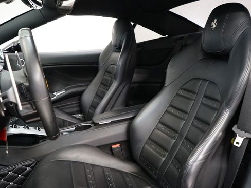 Used 2016 Ferrari California T image 21
