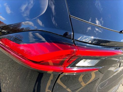 Used 2024 Toyota Grand Highlander XLE image 28