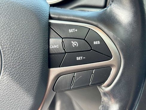 Used 2020 Jeep Grand Cherokee Limited AWD/4WD image 24