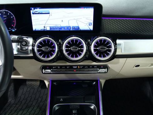 Certified 2025 Mercedes-Benz GLB 250 4MATIC image 21