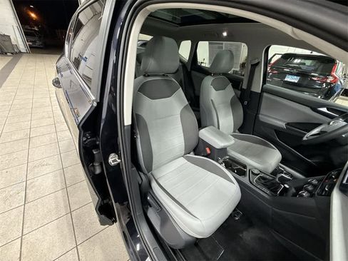 Used 2023 Volkswagen Taos SE w/ Panoramic Sunroof Package image 16