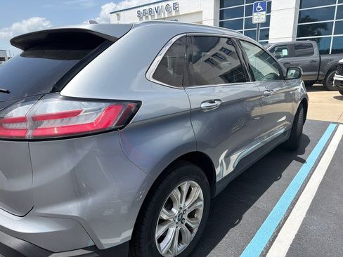 Used 2020 Ford Edge Titanium FWD image 4