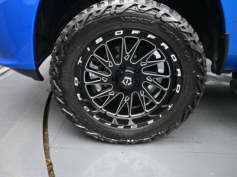Used 2018 RAM 1500 Sport w/ Hydro Blue Sport Package AWD/4WD image 17