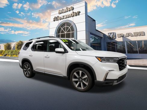 Used 2025 Honda Pilot Elite image 1