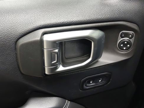 Used 2019 Jeep Wrangler Unlimited Sahara w/ Safety Group image 25