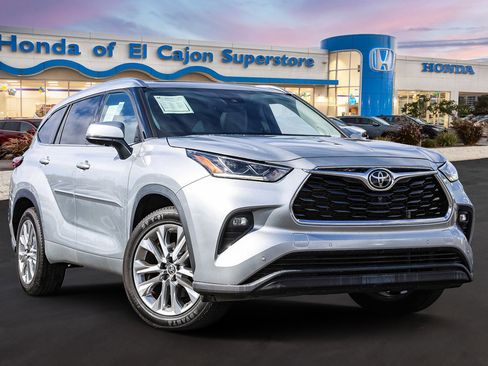 Used 2022 Toyota Highlander Limited image 1