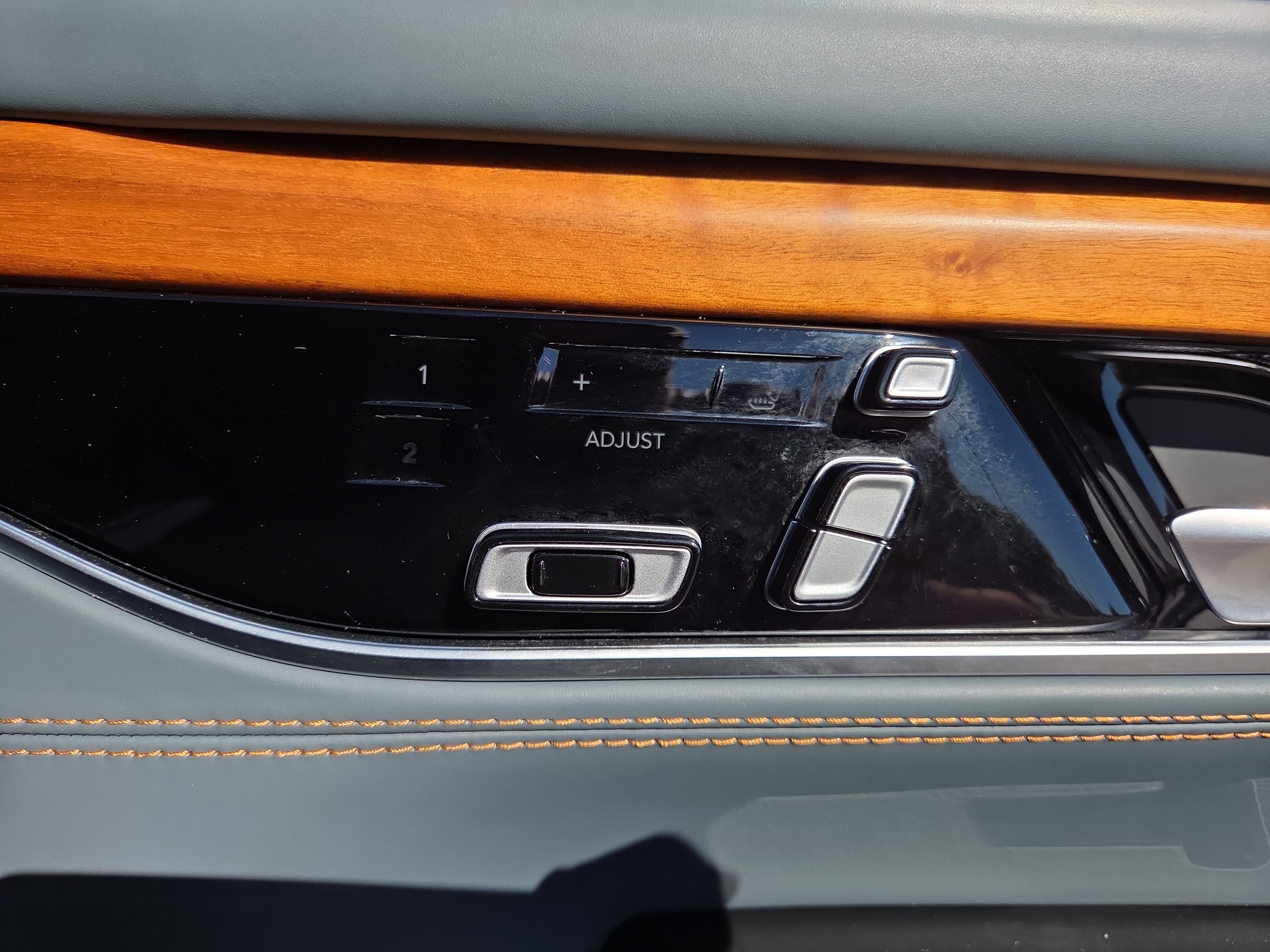 Used 2022 Jeep Grand Wagoneer Series III AWD/4WD image 19