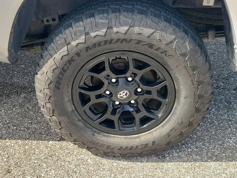 Used 2021 Toyota Tacoma SR5 RWD image 5
