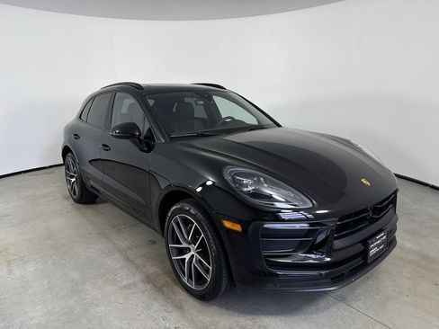 Certified 2025 Porsche Macan AWD/4WD image 9