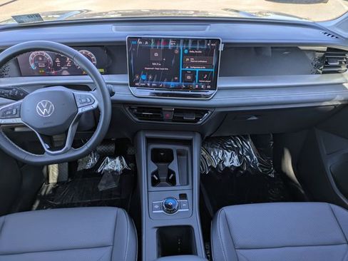 New 2026 Volkswagen Tiguan SE FWD image 17