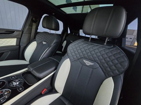 Used 2022 Bentley Bentayga image 34