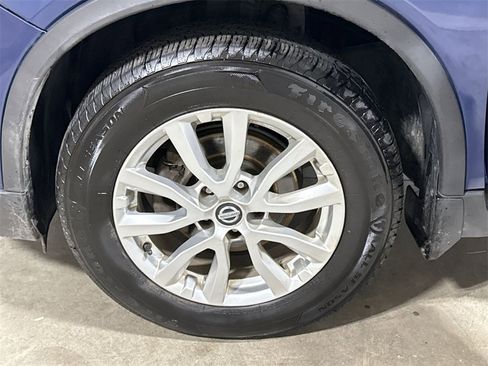 Used 2017 Nissan Rogue SV w/ SV Premium Package image 26