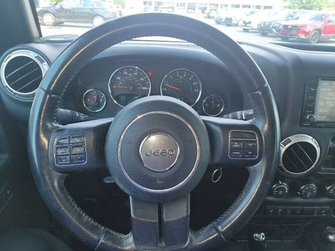 Used 2017 Jeep Wrangler Unlimited Rubicon w/ Dual Top Group AWD/4WD image 17