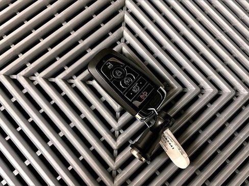 Used 2025 Lincoln Nautilus Premier w/ Jet Appearance Package image 9