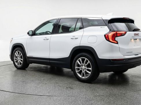 Used 2024 GMC Terrain SLT AWD/4WD image 6