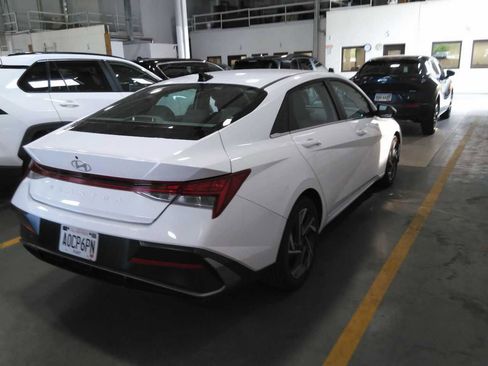 Used 2025 Hyundai Elantra SEL FWD image 3