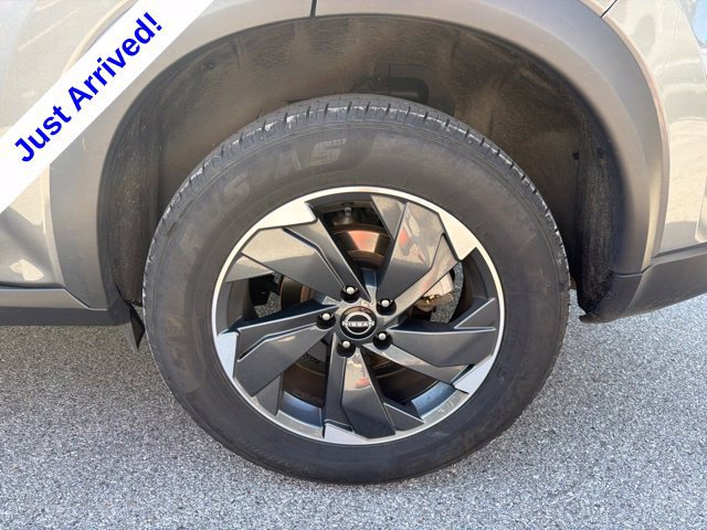 Used 2025 Nissan Rogue SV AWD/4WD image 14