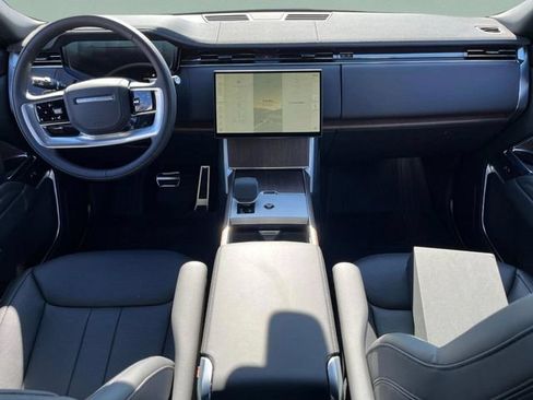 Used 2025 Land Rover Range Rover SE AWD/4WD image 13