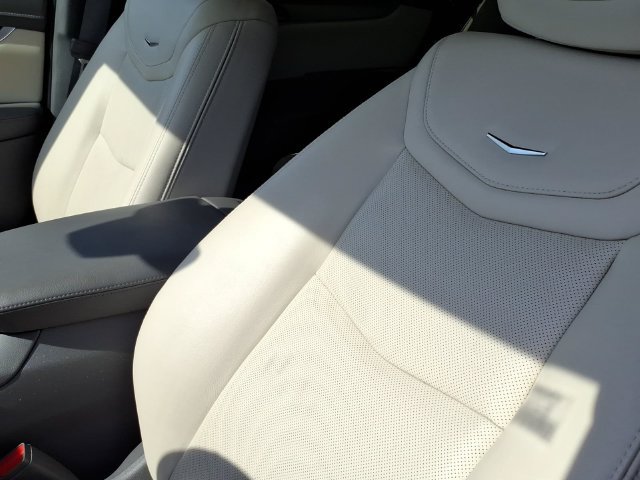 Used 2024 Cadillac XT5 Premium Luxury w/ Technology Package AWD/4WD image 13