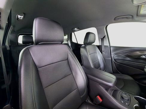 Used 2024 GMC Terrain SLT image 28