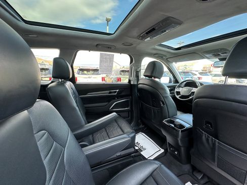 Used 2022 Kia Telluride SX w/ SX Prestige Package image 19