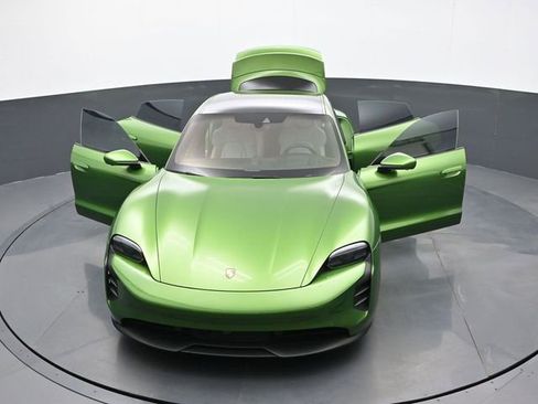 Certified 2022 Porsche Taycan GTS image 33