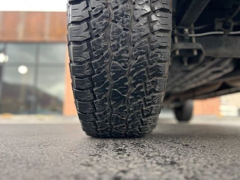 Used 2018 Toyota Tacoma TRD Off-Road w/ Technology Package image 29