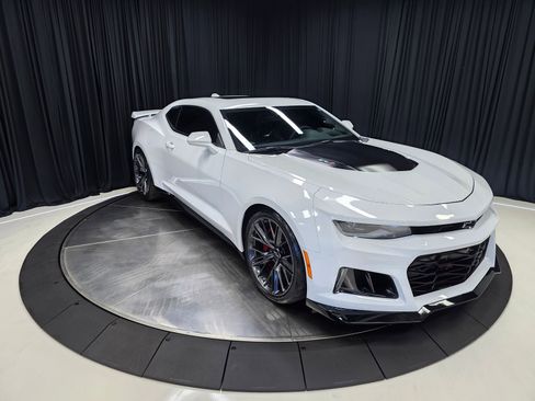 Used 2021 Chevrolet Camaro ZL1 RWD image 67