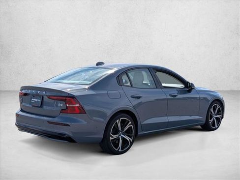 Used 2024 Volvo S60 B5 Plus image 5