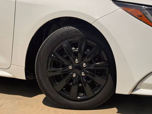 Used 2023 Toyota Corolla LE image 2