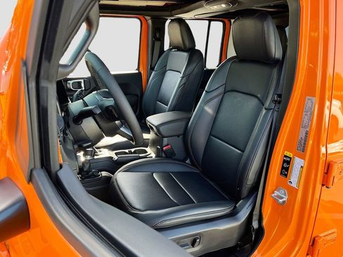 Used 2025 Jeep Wrangler Sahara image 21