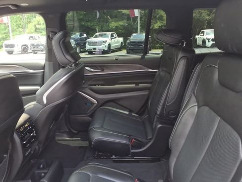 Used 2023 Jeep Grand Cherokee L Overland w/ Luxury Tech Group IV AWD/4WD image 8