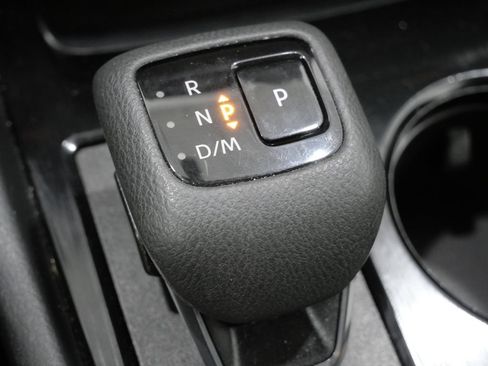 Used 2025 Nissan Rogue SV AWD/4WD image 23