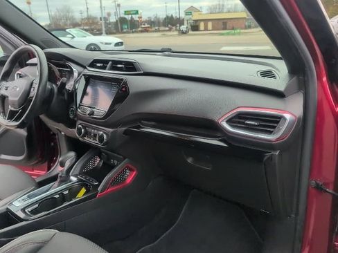 Used 2023 Chevrolet TrailBlazer RS w/ Convenience Package image 40