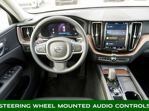 Used 2022 Volvo XC60 B5 Momentum image 10