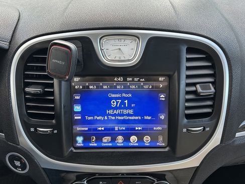 Used 2016 Chrysler 300 C image 35