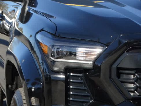 Used 2025 Toyota Tacoma TRD Sport image 5