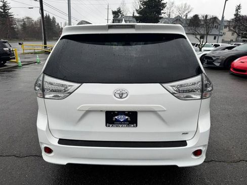 Used 2018 Toyota Sienna SE Premium image 4