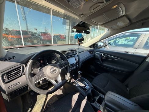 Used 2019 Nissan Rogue SV image 14