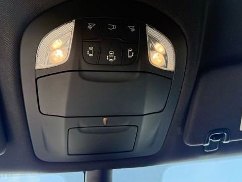 Used 2025 Chrysler Pacifica Select image 28