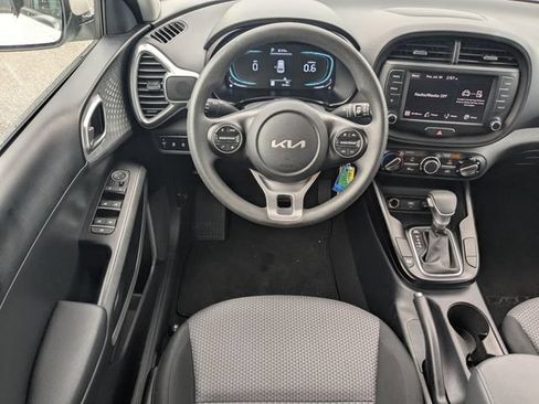 Certified 2025 Kia Soul LX w/ LX Technology Package FWD image 13