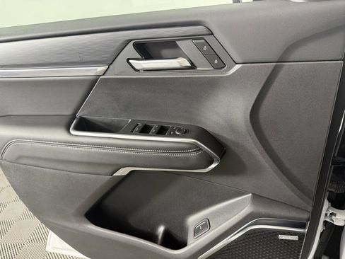 Used 2025 GMC Acadia Elevation image 19