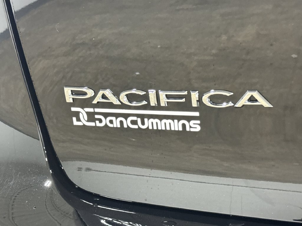 New 2027 Chrysler Pacifica Select w/ Family Tech Group AWD/4WD image 27
