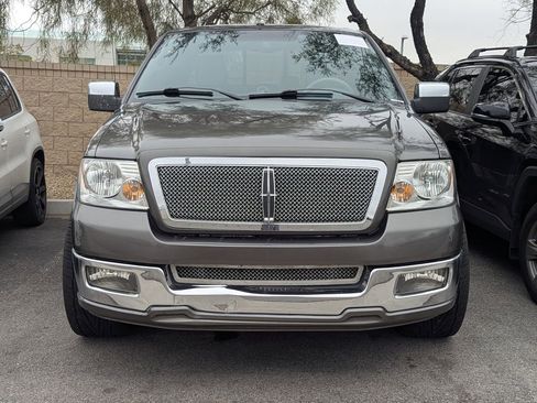 Used 2006 Lincoln Mark LT 2WD image 2