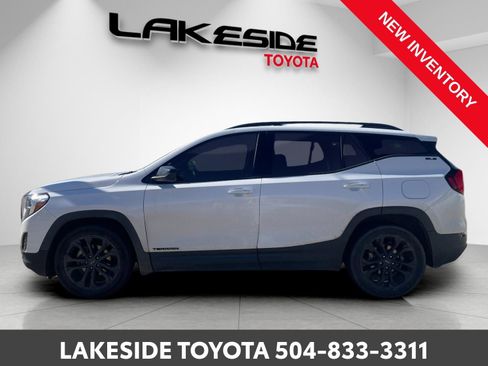 Used 2020 GMC Terrain SLE w/ Elevation Edition image 4